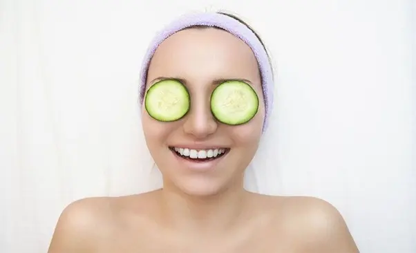 Cucumber slices to cure itchy eyes