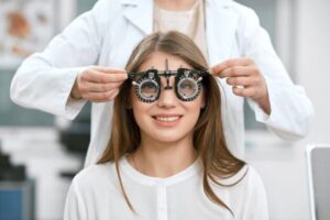 The Advantages of LASIK Over Glasses and Contact Lenses for Farsightedness